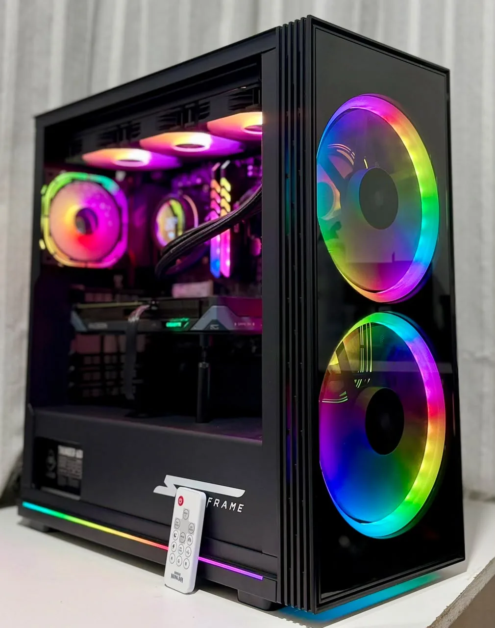 PC Gamer AMD Ryzen 7 5700x + Gigabyte RX 9060 XT 16GB + 16GB