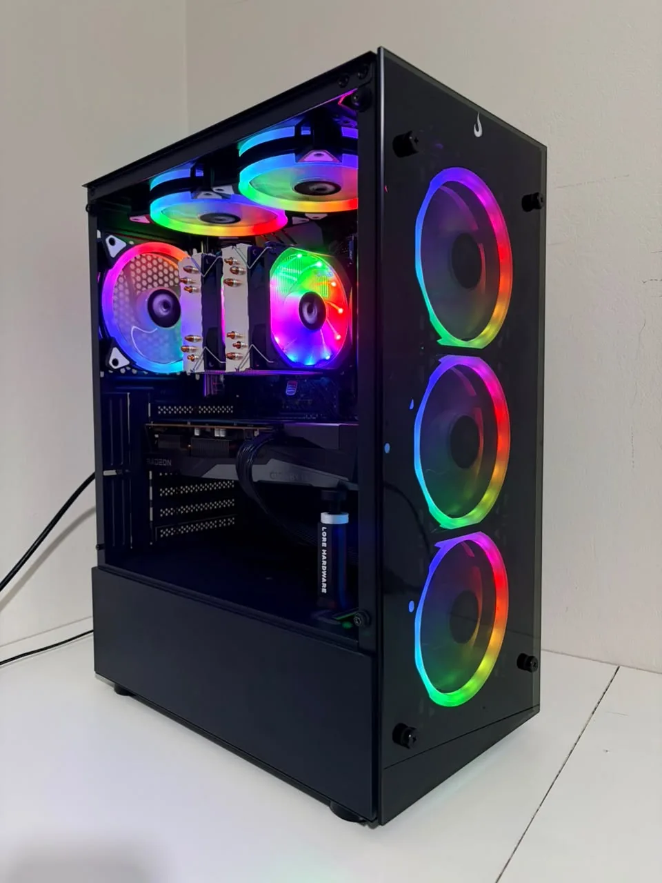 PC Gamer Ryzen 7 5700X3D + Gigabyte RX 7600 + 32GB