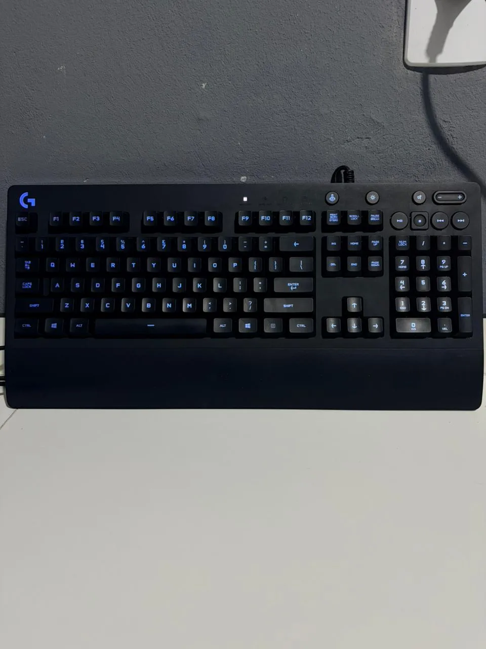 Teclado Gamer Logitech G213 RGB Membrana