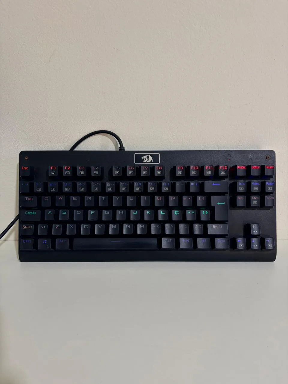 Teclado Redragon Dark Avenger K568R Switch Red